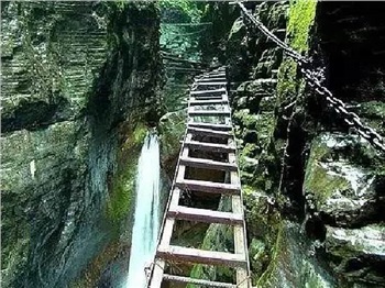 湘西芙蓉鎮、紅石林（坐龍峽、酉水畫廊）高品質汽車2日游