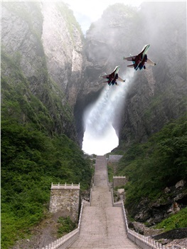 C玻璃橋、天門仙山、夯吾苗寨、鳳凰古城“神秘湘西之旅” 品質純玩2晚3日游