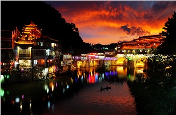 黃龍洞、天門仙山、夯吾苗寨、鳳凰古城“神秘湘西之旅” 品質(zhì)純玩2晚3日游D