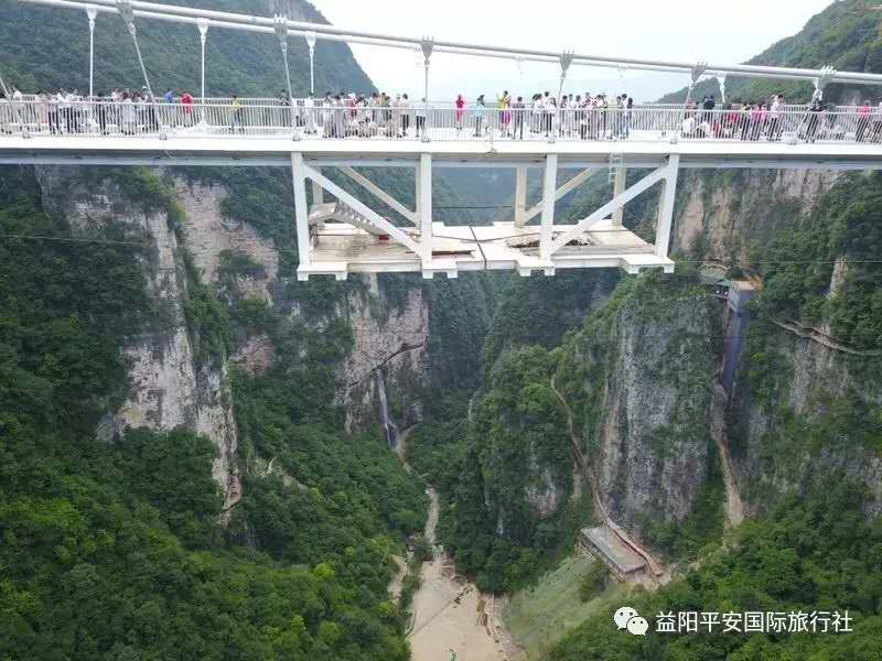 　張家界大峽谷、玻璃橋、黃龍洞品質純玩兩日游c2