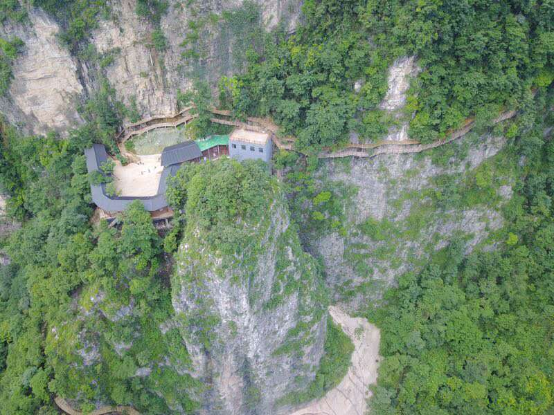 玻璃橋、天子山、猛洞河、 天門山、鳳凰古城 純玩4晚5日游F5