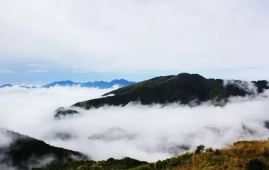 神農頂、神農祭壇、官門山、天生橋、昭君故里汽車三日純玩游