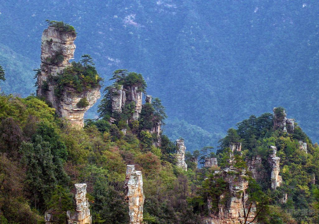 E1線(xiàn)：玻璃橋、袁家界、天子山、金鞭溪、天門(mén)山、夯吾苗寨、鳳凰古城湘西“精華之旅”品質(zhì)純玩4晚5日游