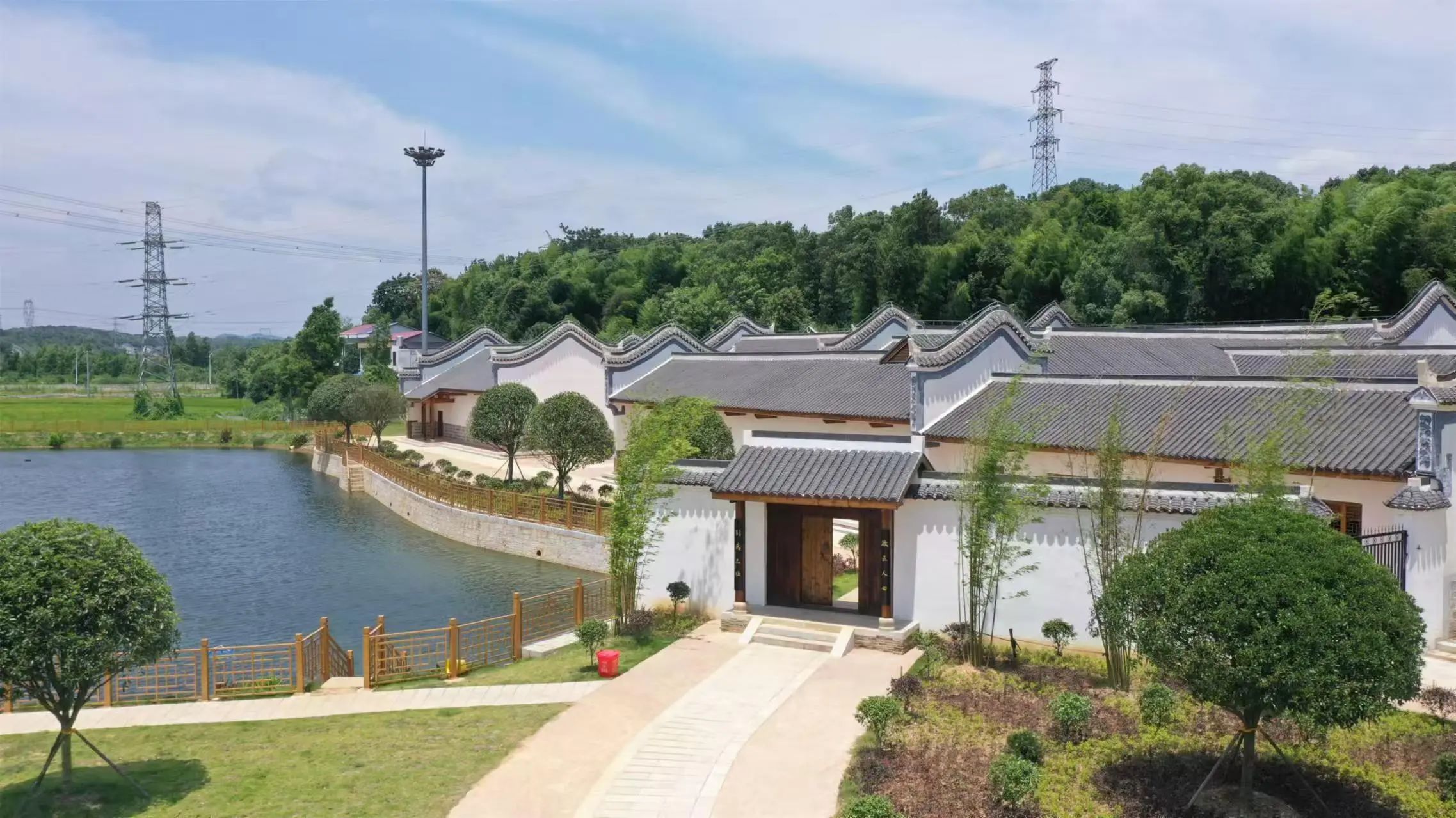 清溪村、天意木國景區(qū)、明清古巷、市博物館、胡林翼故居二日游